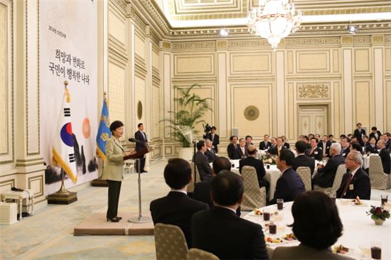 박근혜 대통령이 올해 1월 3일 청와대에서 열린 '2014년 신년인사회'에서 모두발언을 하고 있다.(사진제공 : 청와대)