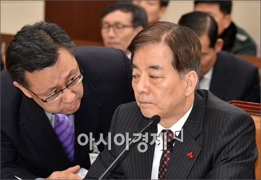 [포토]보고 받는 한민국 국방장관