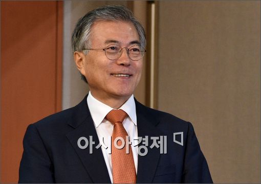 [포토]미소 짓는 문재인 의원