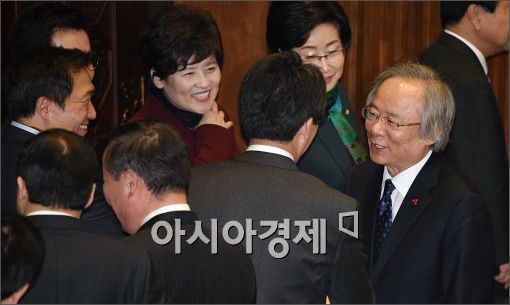[포토]본회의 출석한 이주영 전 장관