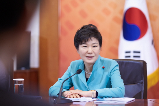 박근혜 대통령이 29일 청와대에서 열린 핵심 국정과제 점검회의에서 발언하고 있다. (사진제공 : 청와대)