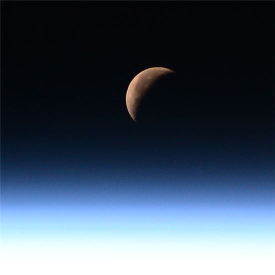 [스페이스]해와 달이 뜨는 2015년…"지구는 아름답다"