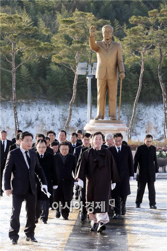 이낙연 전남도지사, 김대중공원 참배 을미년 새해 새 각오 다져