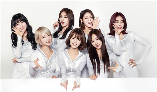 AOA(왼쪽부터 찬미, 초아, 혜정, 지민, 설현, 민아, 유나)