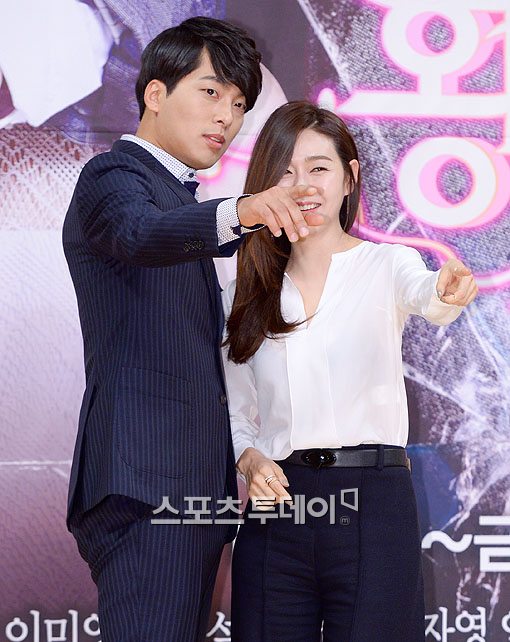 윤희석 "박탐희, 유부녀라 키스신 걱정 없었다…모든 장면에 적극적"