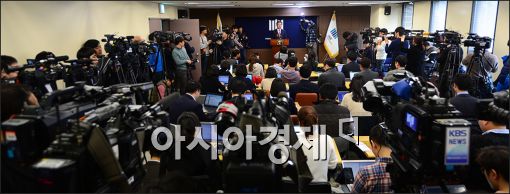 ‘靑 문건’, 기업인 불륜·비리 의혹은 왜 담았을까 