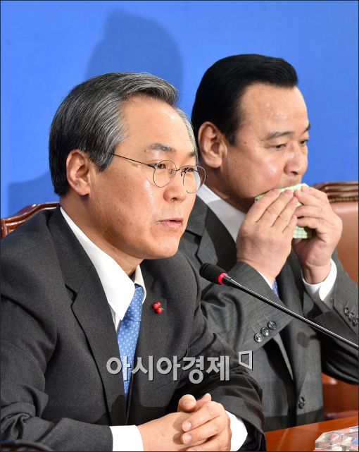 [포토]발언하는 우윤근 원내대표