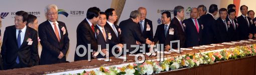 [포토]인사 나누는 건설인들