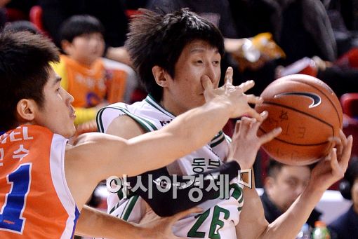 [포토]박지현, '내 코는 왜 건드려?'