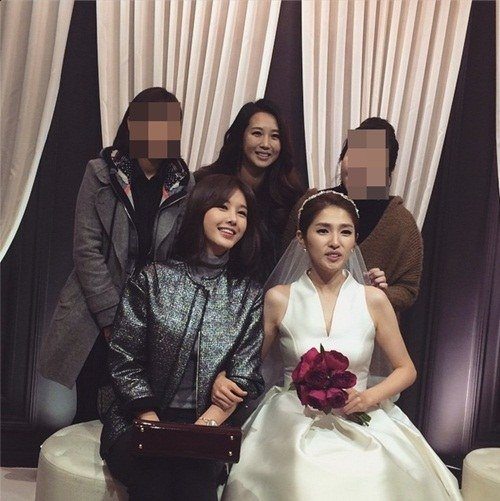 박은지, 김경란 눈부신 웨딩드레스샷 공개 "축하해주세요"