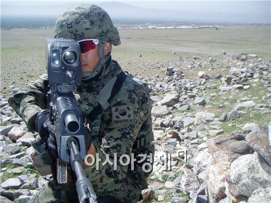 세계 최초로 국내 방산기업인 S&T모티브에서 개발한 K-11 차기 복합형 소총