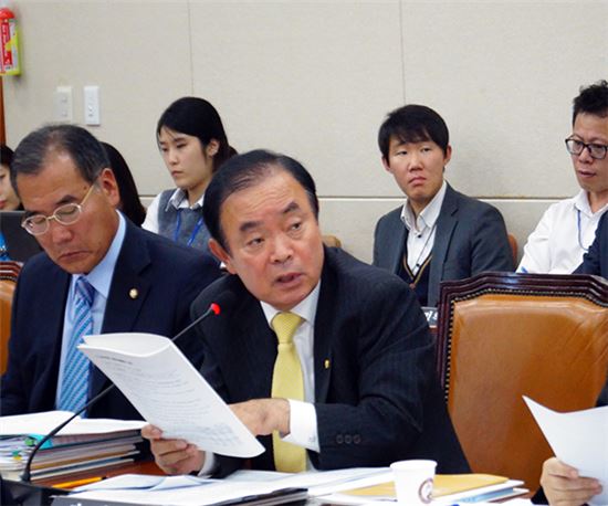국회 미방위, '법안 반대 의원' 회의 안 불러 논란