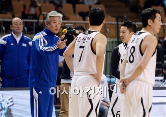 [포토]신동파, '연예인에게 질 수는 없잖아~'