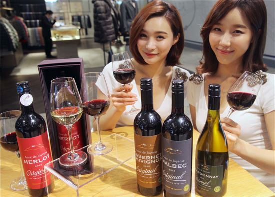 [포토]백화점 남성명품관에 등장한 와인매장