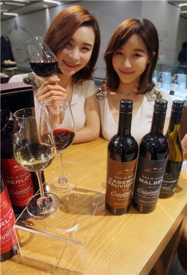 [포토]백화점 남성명품관에 등장한 와인매장