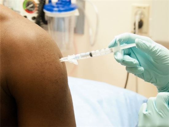 지난해 9월 무려 42년 만에 에볼라 백신이 개발됐습니다. [사진=미 국립 알레르기·전염병 연구소(NIAID)]