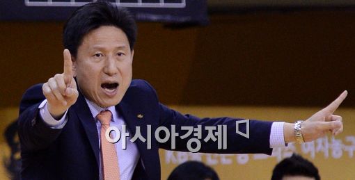 [포토]선수들 독려하는 서동철 감독