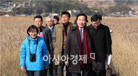 이낙연 전남도지사,순천만에서 생태관광 활성화 가능성 확인