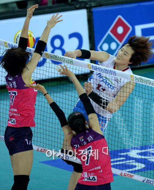 [포토]장소연, '터치아웃 작전에 제대로 먹혔어'