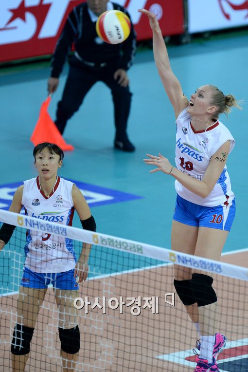 [포토]니콜, '가공할 위력의 후위 공격'