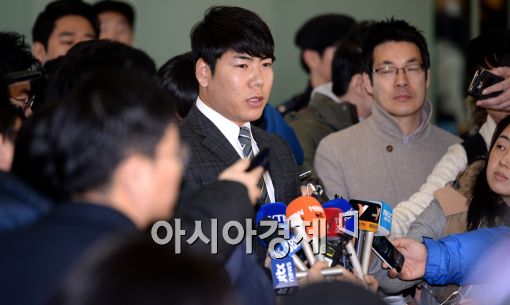 [포토]강정호, '피츠버그와 계약 위해 출국합니다'