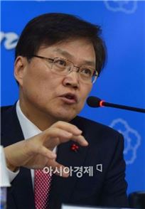[포토]최양희 장관이 말하는 역동적인 혁신경제