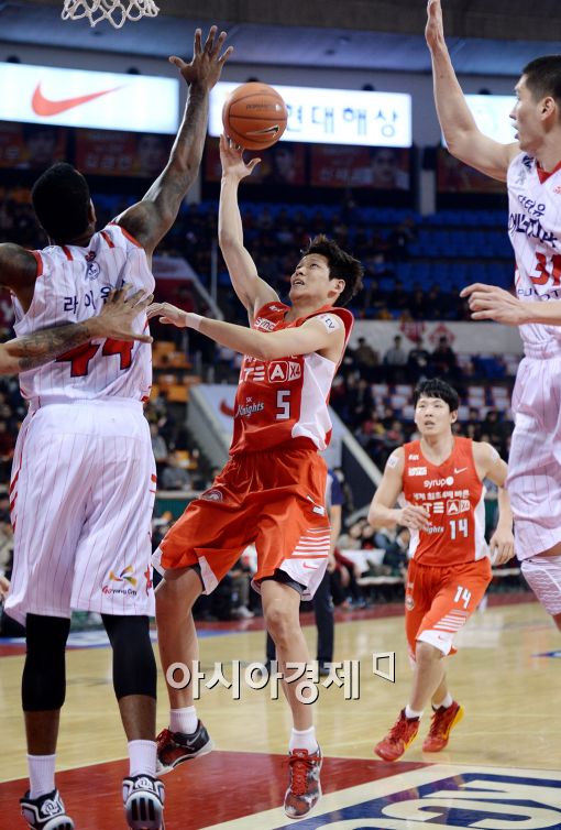 [포토]김선형, '라이온스를 넘어서는 플로터'