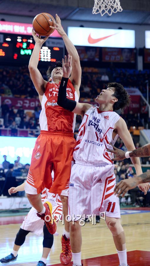 [포토]최부경, '리바운드와 팁인, 그리고 바스켓카운트'