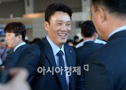 [포토]이승엽, '전지훈련 즐겁게 떠나요'