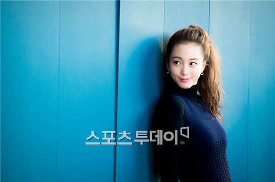 한예슬 "런닝맨서 쓴 스냅백 모자, 테디에게 부탁…힙합 패션 쑥스러워"