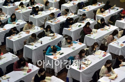 [포토]이화인 독서대회, '독서 삼매경'