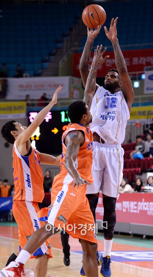 [포토]윌커슨, '2쿼터 종료 버저비터'