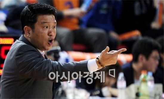 [포토]선수들 독려하는 유도훈 감독