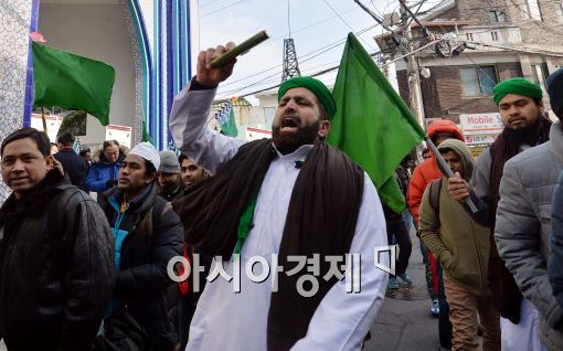 [포토]구호 외치는 이슬람 교인들