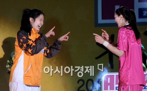 [포토]홍아란·한채진, '흥겨운 댄스타임'
