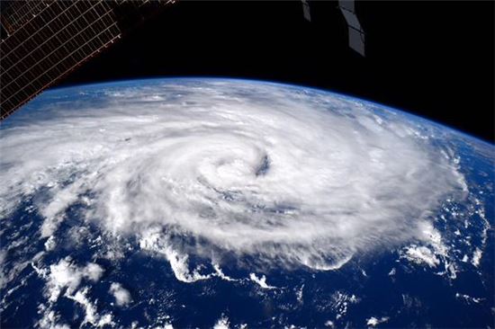 ▲인도양 마다가스카르의 대형 폭풍.[사진제공=NASA/Terry]