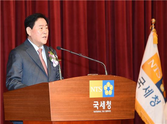 최경환 "세금 토해내는 사례 많아"…기재부, 연말정산 보완검토(종합)