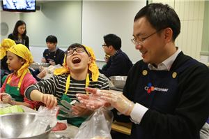 CJ프레시웨이, 지역아동 초청 '체험형 요리교실' 진행