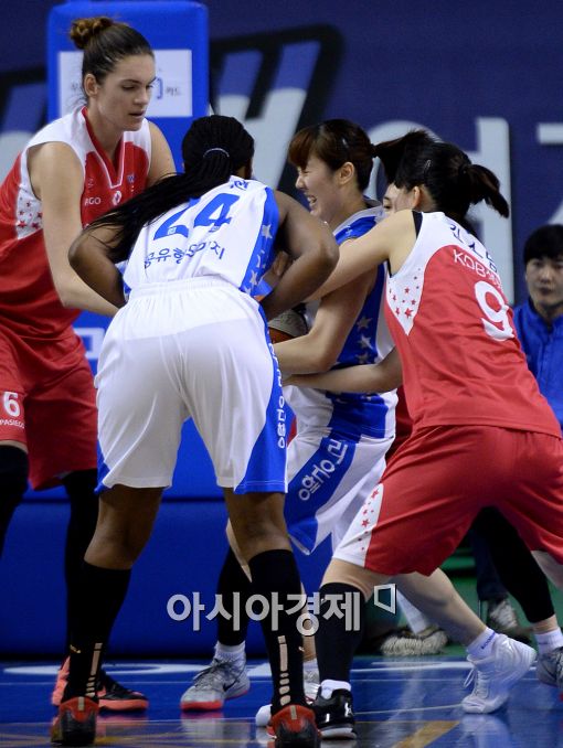 [포토]박혜진, '공은 넘보지마!'