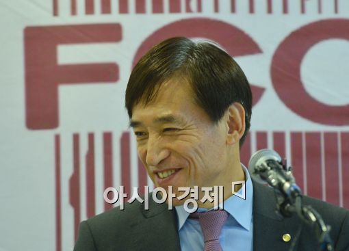[포토]미소짓는 이주열 한국은행 총재 