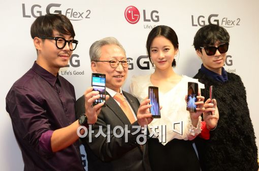 [포토]진정한 커브드 스마트폰 'LG G 플렉스2' 국내 첫 공개 
