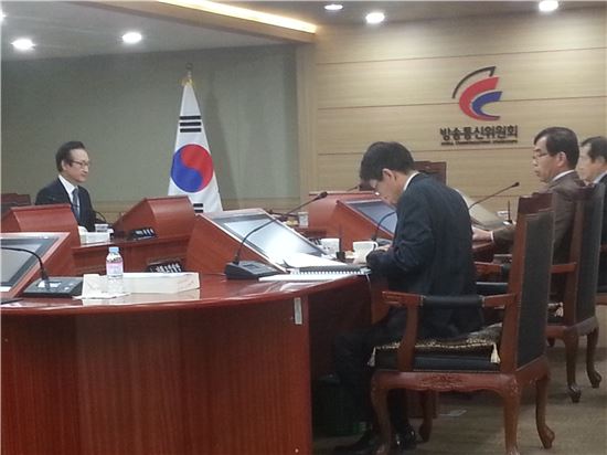 갤S6 출격 직전…보조금 상한선·SKT영업정지 '촉각'