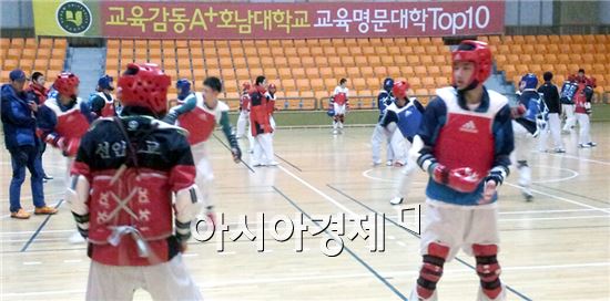 호남대학교 태권도경호학과는 지난 19일부터 26일까지 7일 동안 광산캠퍼스 일원에서 동계훈련을 실시한다.   
