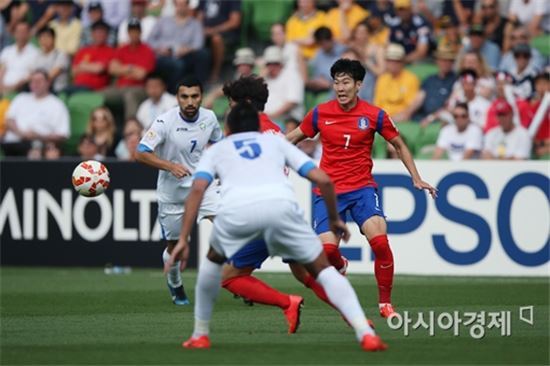 [아시안컵]'손흥민 선제골' 한국 1-0 우즈베크(연장 전반종료)