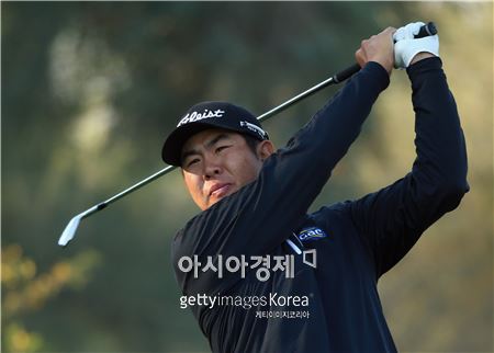 안병훈이 카타르 마스터스 둘째날 4번홀에서 티 샷을 하고 있다. 도하(카타르)=Getty images/멀티비츠 