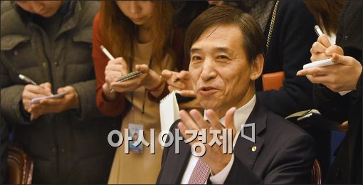 [포토]ECB양적완화 관련 발언하는 이주열 총재