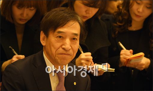 [포토]굳게 입다문 이주열 총재