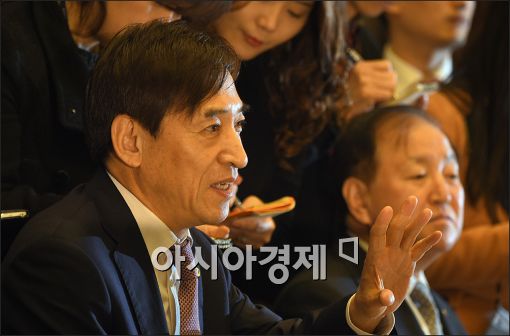 [포토]발언하는 이주열 총재