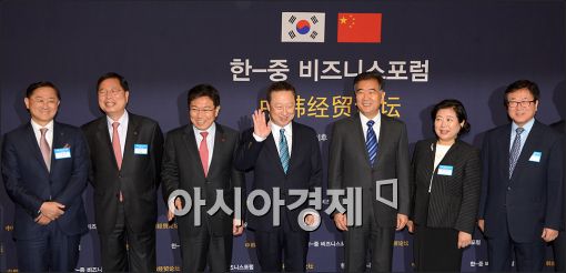 [포토]한국 기업인 만나는 왕양 중국 부총리