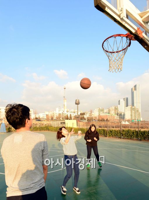 [포토]농구 즐기는 학생들